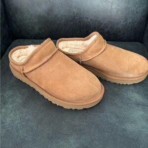 UGG Women’s Suede Slip-On Clog in Chestnut/Tan 90’s Y2K